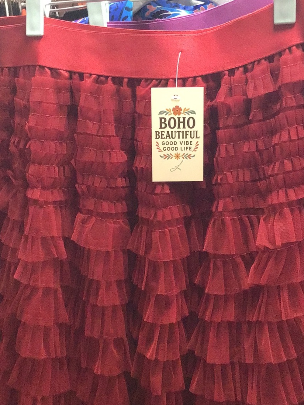 l dark red skirt